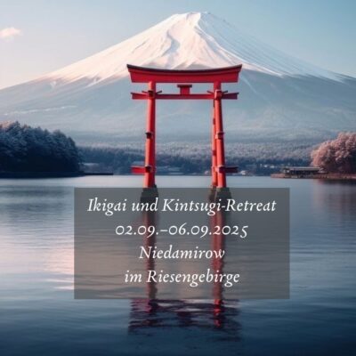 Ankündigung Ikigai- und Kintsugi Retreat mit traditionlllem japanischen Motiv eines Torii und Berg Fuji im hintergrund