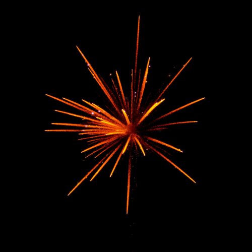 Silvesterrakete am Nachthimmel